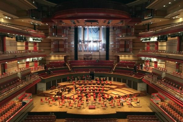 Бирмингем прекращает финансирование оперного театра и симфонического оркестра