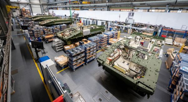 «Нет своего Пентагона»: почему в ЕС допустили снабжение Украины оружием за счёт доходов от активов России