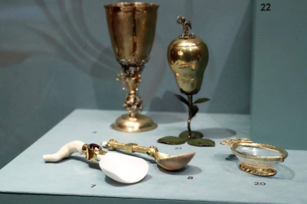 Почетное собрание: Музеи Московского Кремля показали сокровища царей
