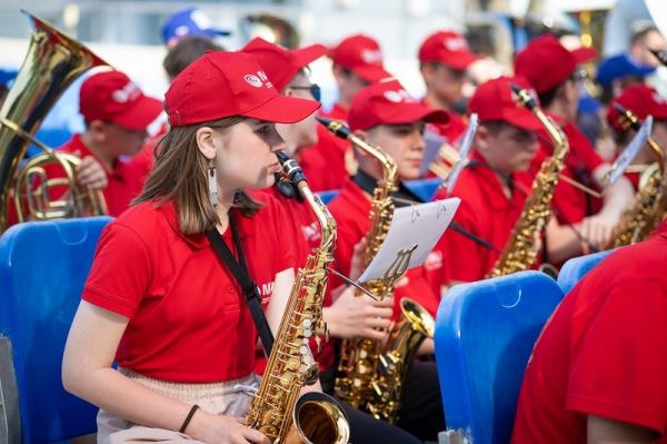 Детские оркестры духовых и ударных инструментов из тринадцати регионов России будут награждены путевками в детские центры «Артек», «Орлёнок», «Смена» и «Океан»