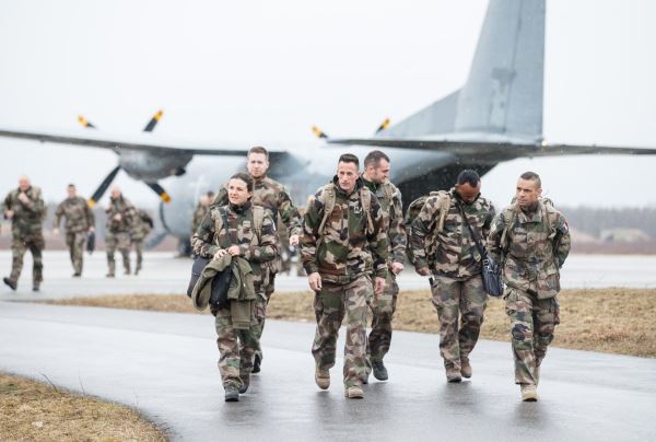 «Экспансионистский курс»: эксперты — об опасности запуска первой авиабазы НАТО в Албании